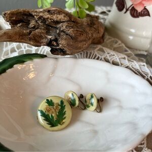 Vintage 40s-50s Dried Flower Lucite Pin And Earrings Set